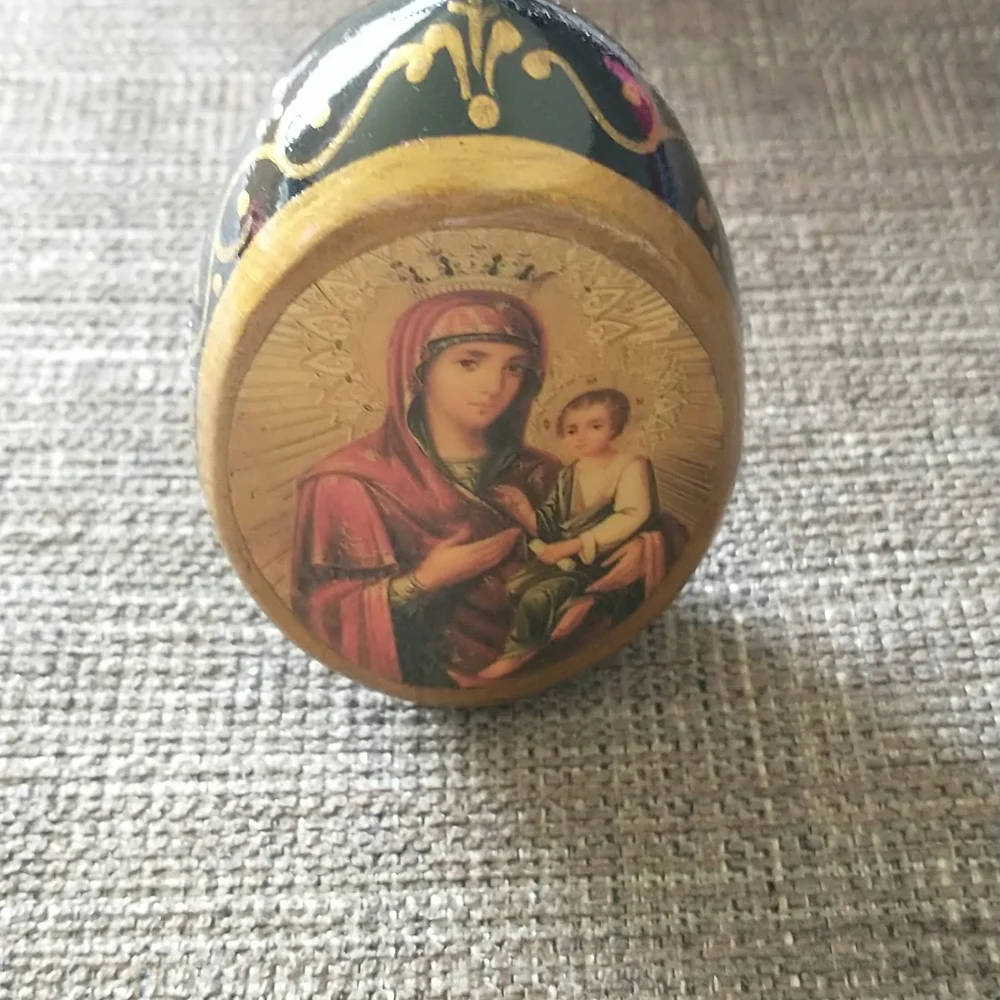 NIB Handcrafted Icon Egg - Picture 6 of 9